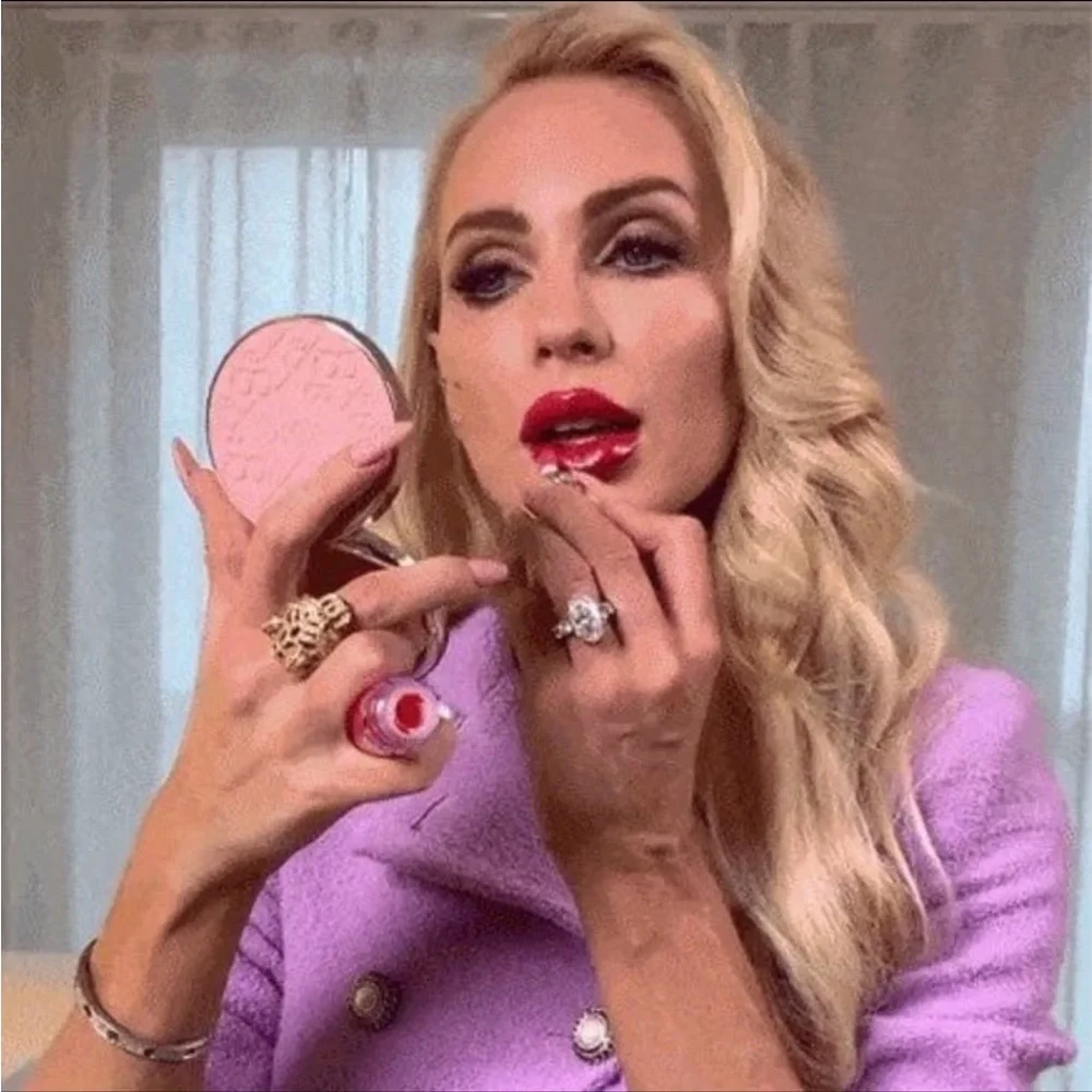 Christine Quinn Villain Pump Plump Lip Gloss Lip-Plumping Red Selling Sunset